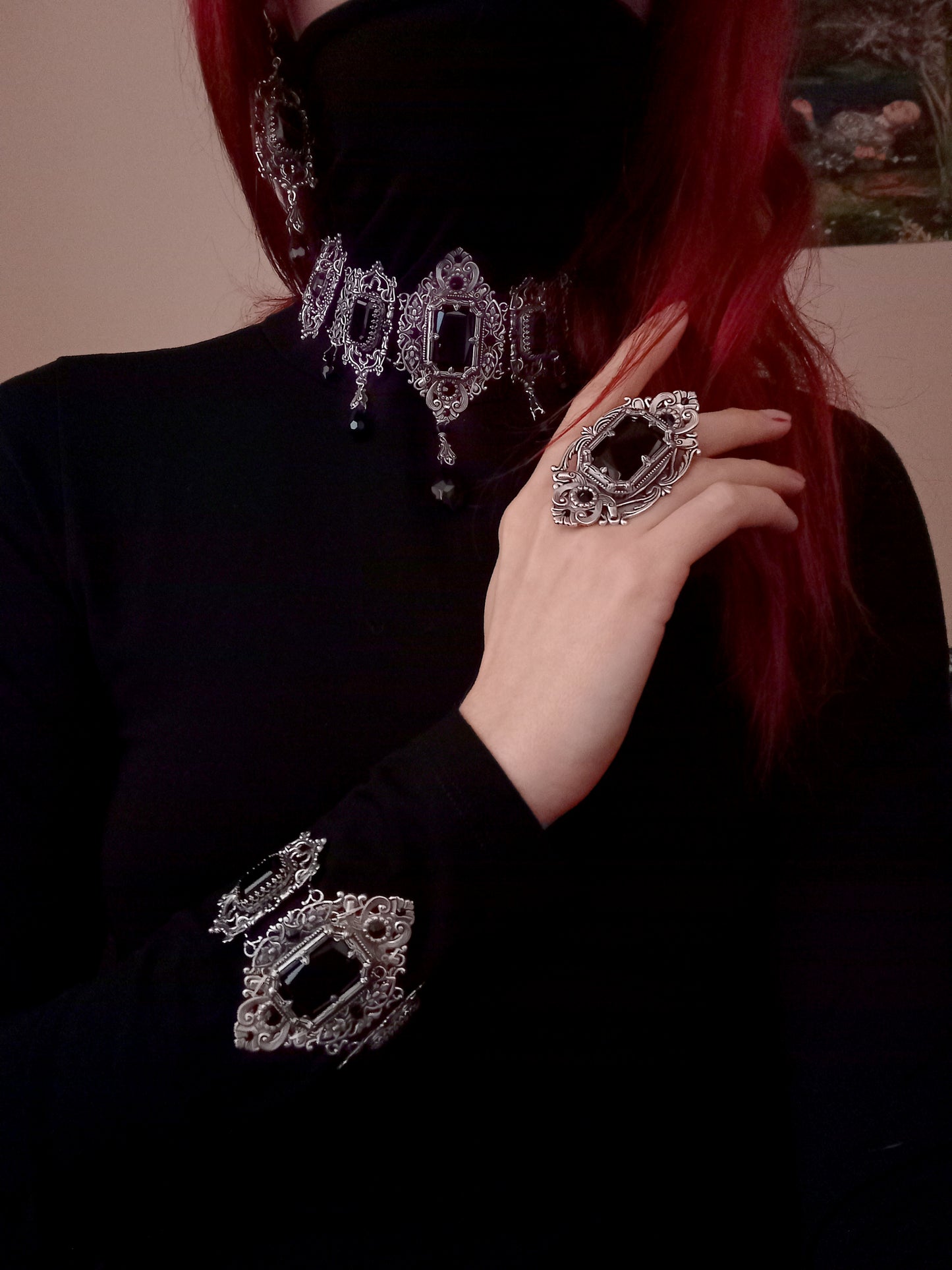 Make your wedding photos look like fairytale illustrations with this breathtaking Victorian Gothic bridal Jewelry SET of Choker, Bracelet, Ring and Earrings with large Black crystal jewels.