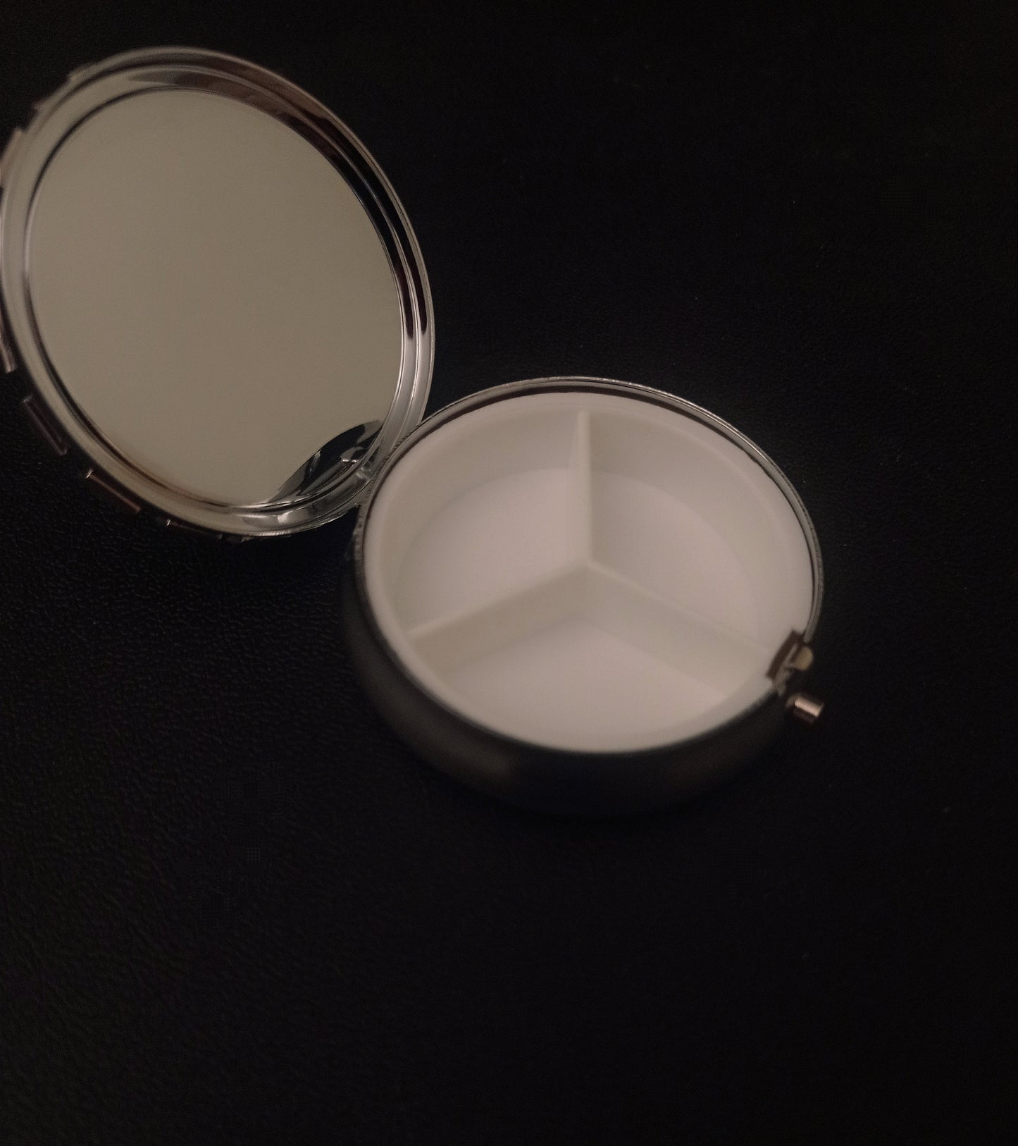 Pillbox with gray pearls and cameo