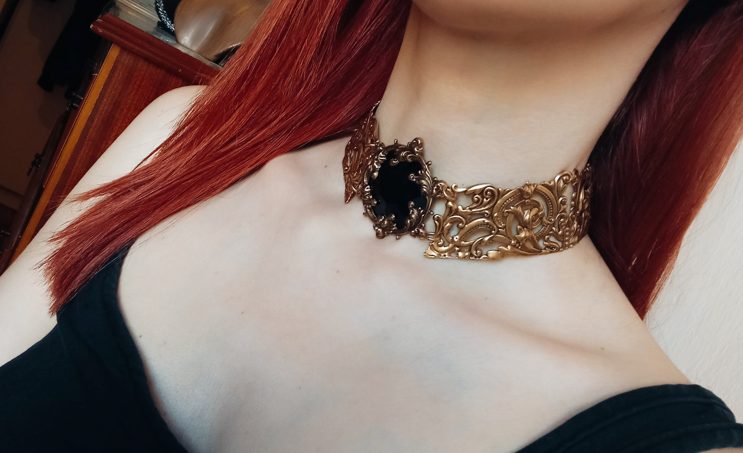 Black crystal collar