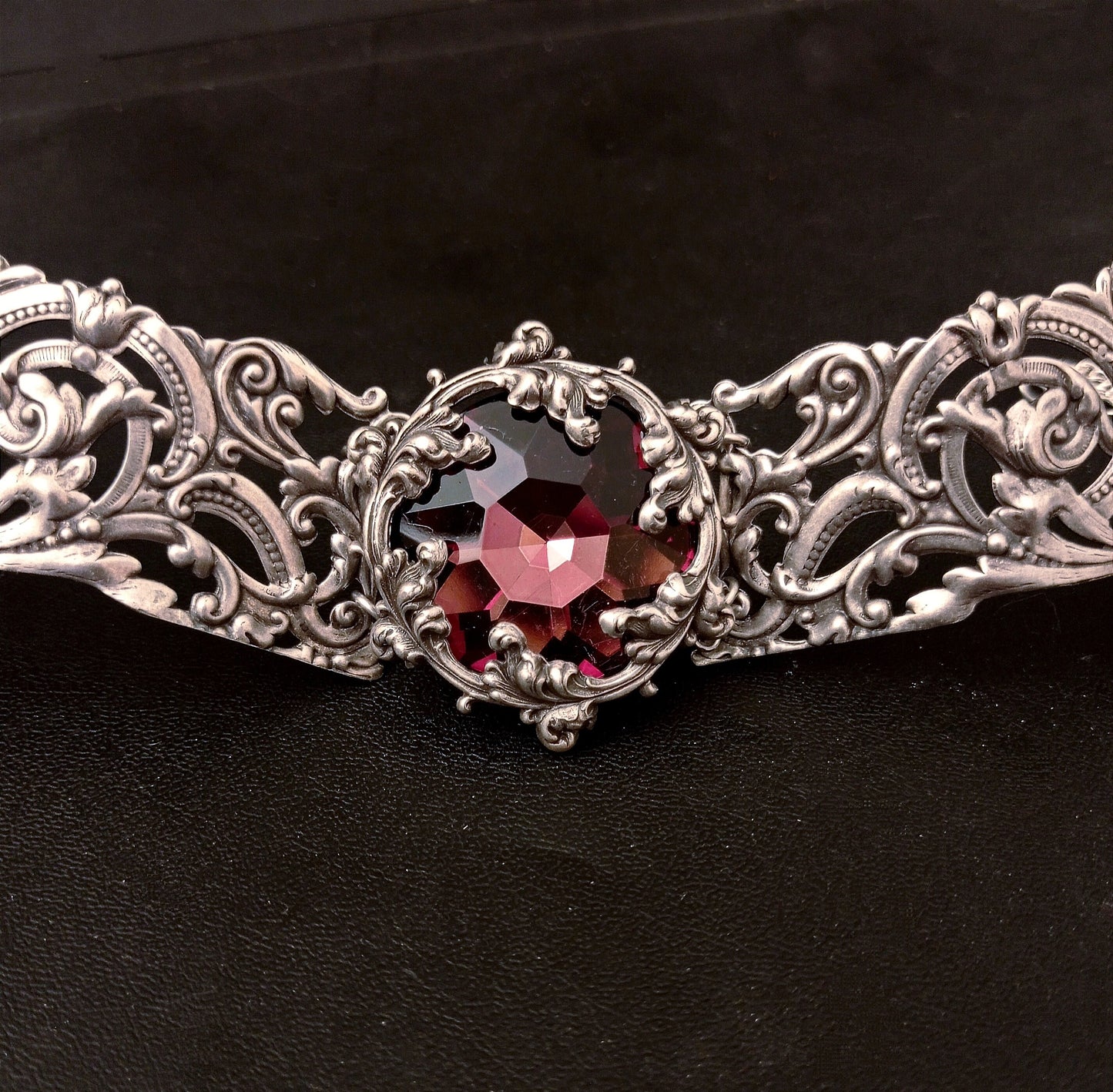 Black crystal collar