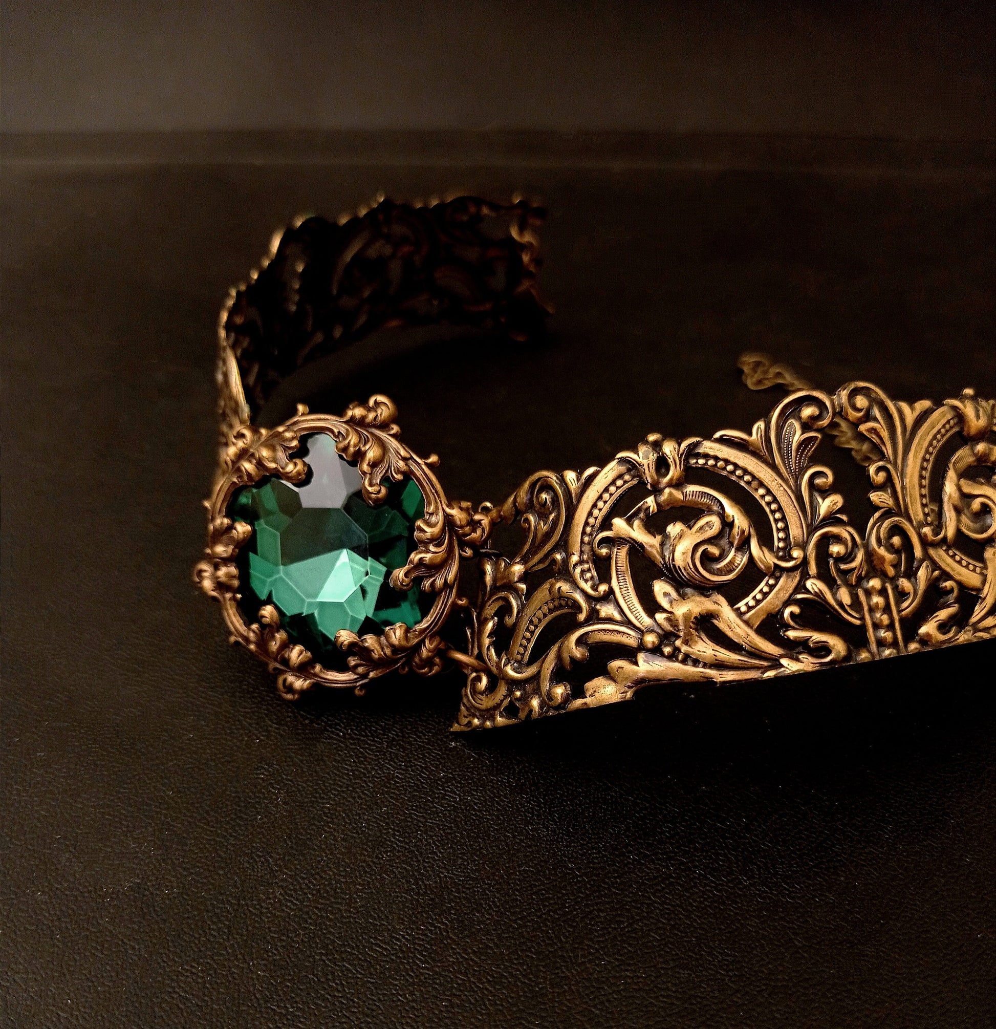 Luxurious brass Victorian choker adorned with a vibrant green stone, showcasing exquisite craftsmanship and style.