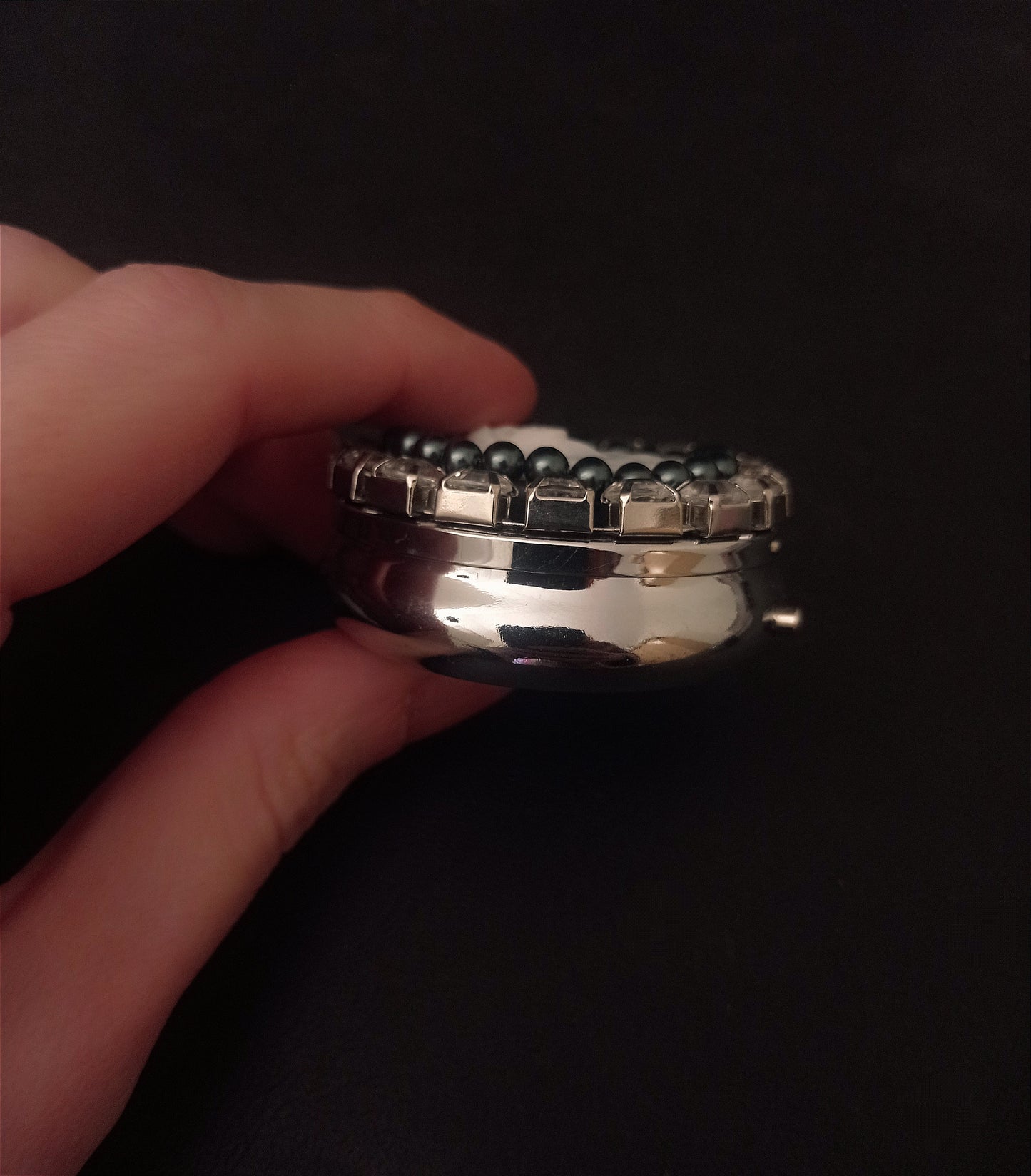 Pillbox with gray pearls and cameo