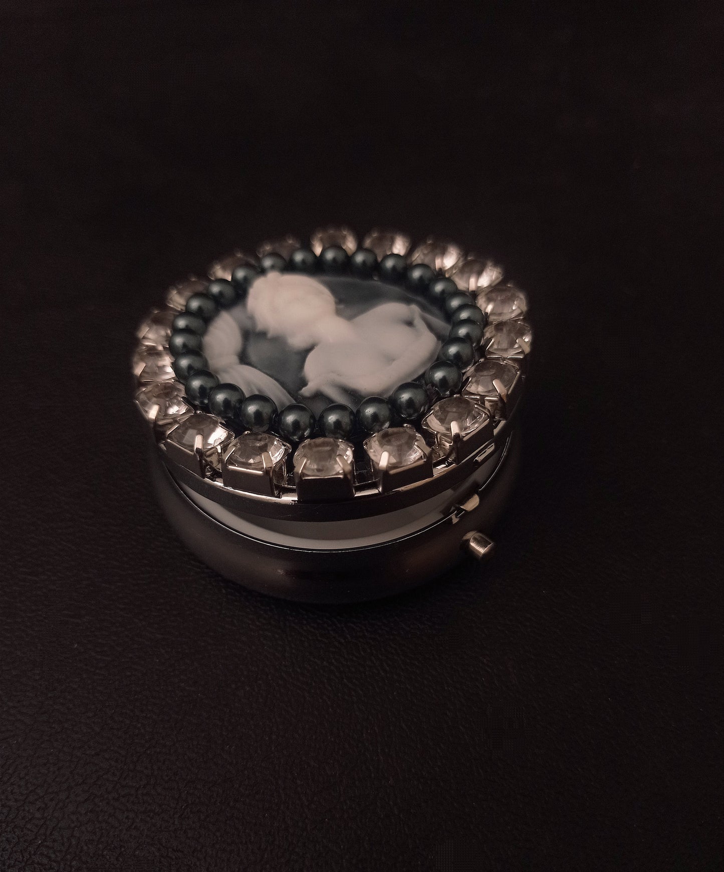 Pillbox with gray pearls and cameo