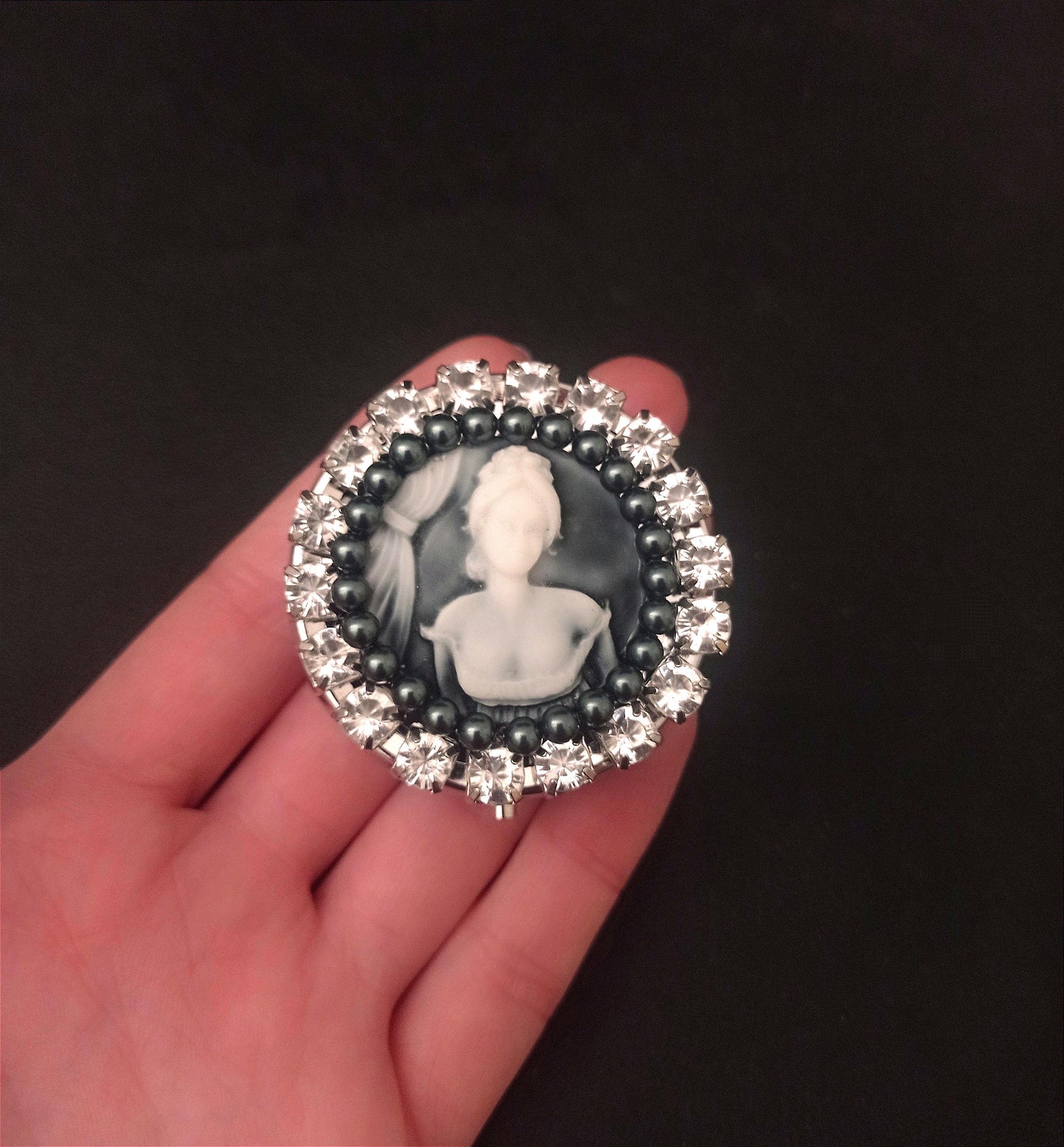 Pillbox with gray pearls and cameo