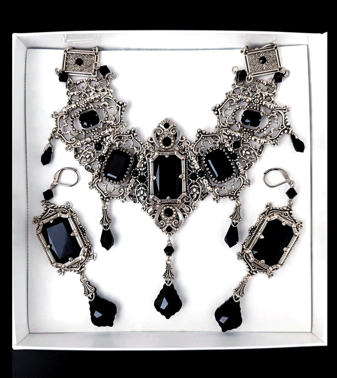 Grand Gothic Choker and Earrings Set