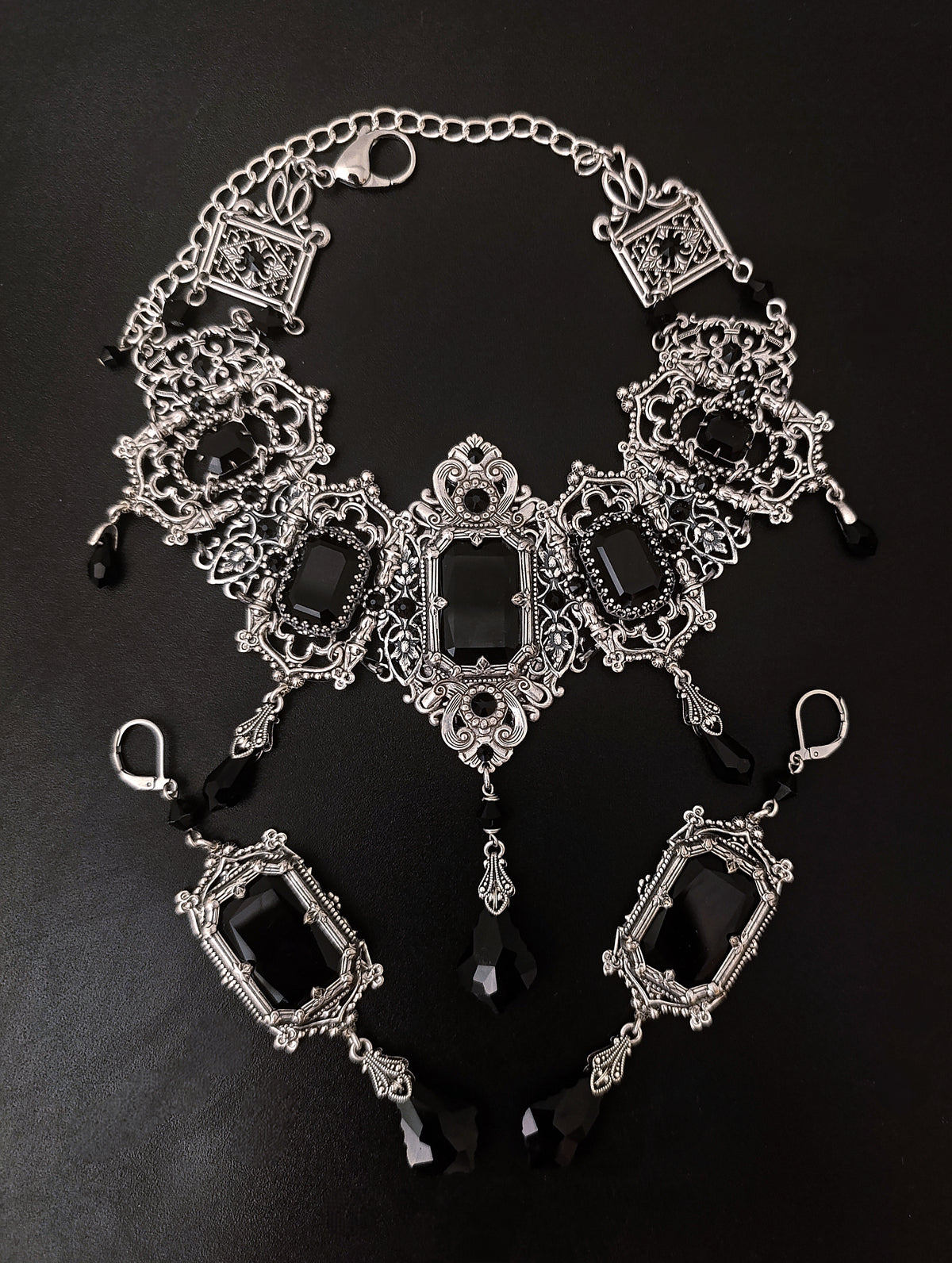 Grand Gothic Choker and Earrings Set