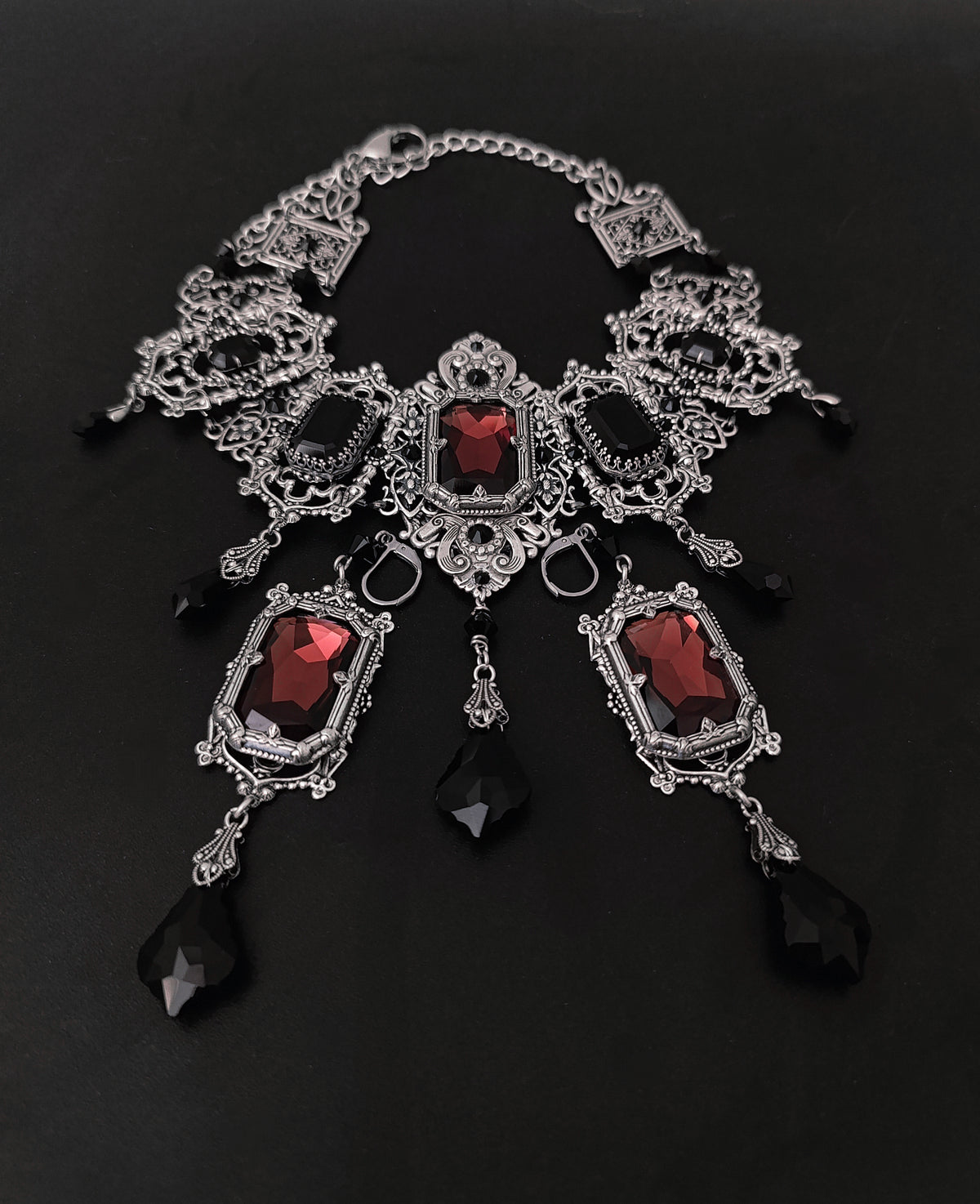 Grand Gothic Choker and Earrings Set