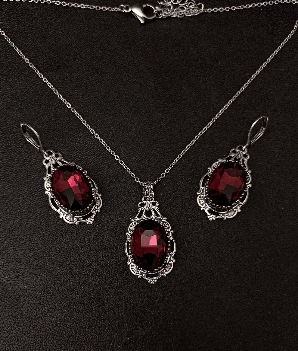 Burgundy Set of Necklace and Earrings