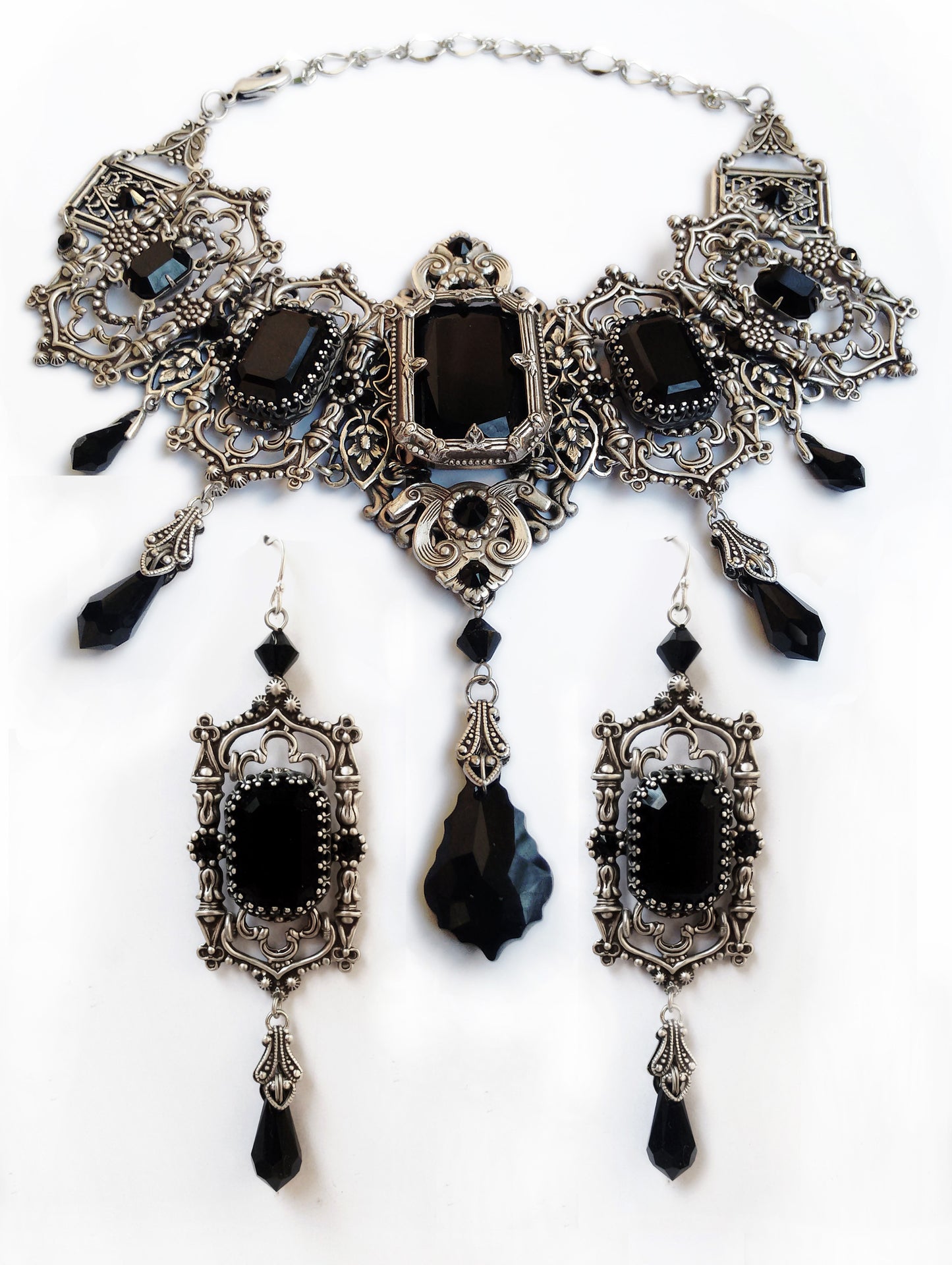 Exquisite Gothic Jewelry and Necklaces at